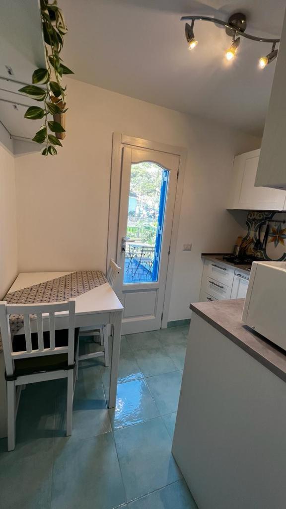 Luxury Apartments Caucich Липари Екстериор снимка